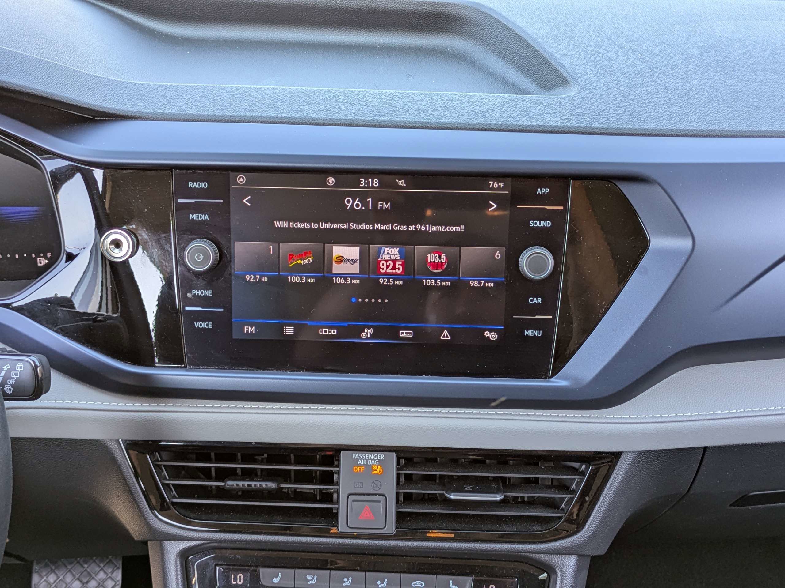 Used 2024 Volkswagen Taos SE image 18