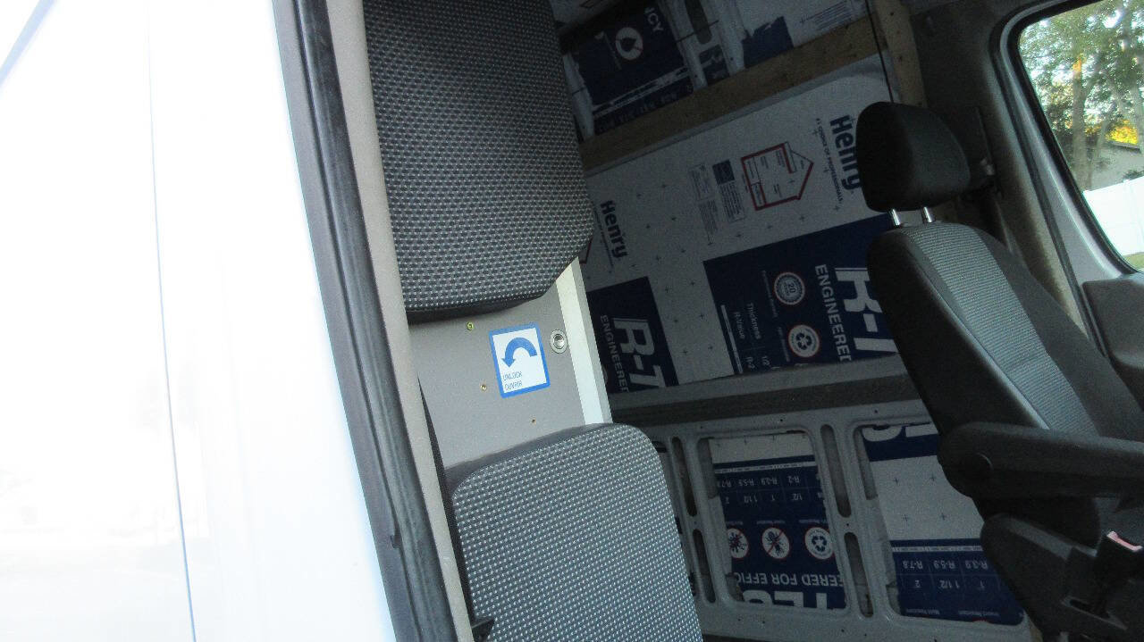 Used 2011 Freightliner Sprinter 2500 image 25