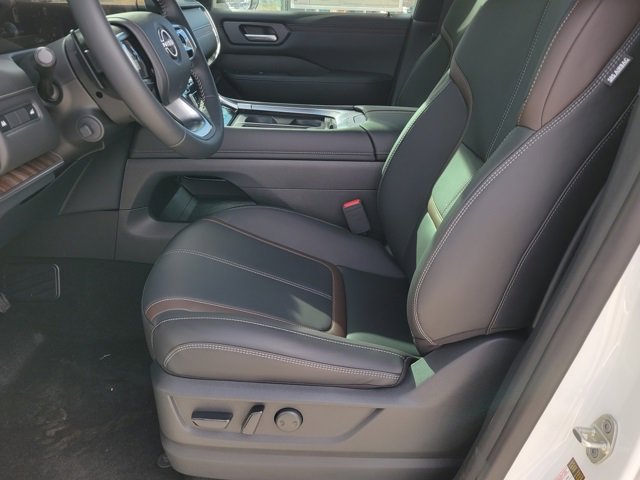 New 2026 Nissan Armada SL w/ Captain's Chari Seat Package image 6