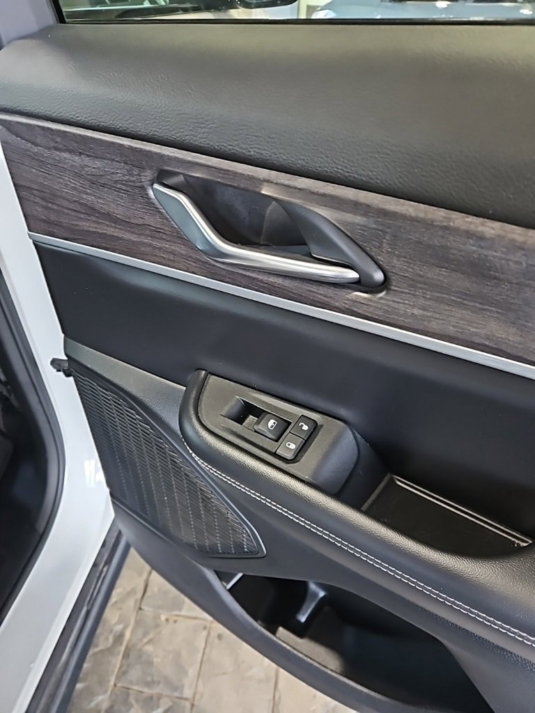 Used 2024 Jeep Grand Cherokee Limited image 16