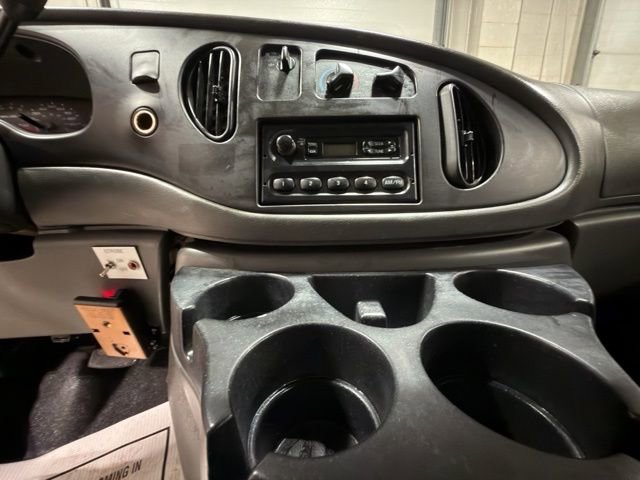 Used 2006 Ford E-250 and Econoline 250 RWD image 3
