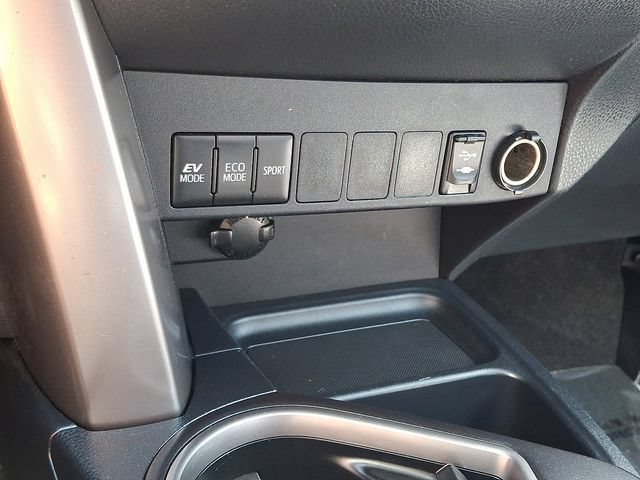 Used 2016 Toyota RAV4 XLE w/ Convenience Package AWD/4WD image 11