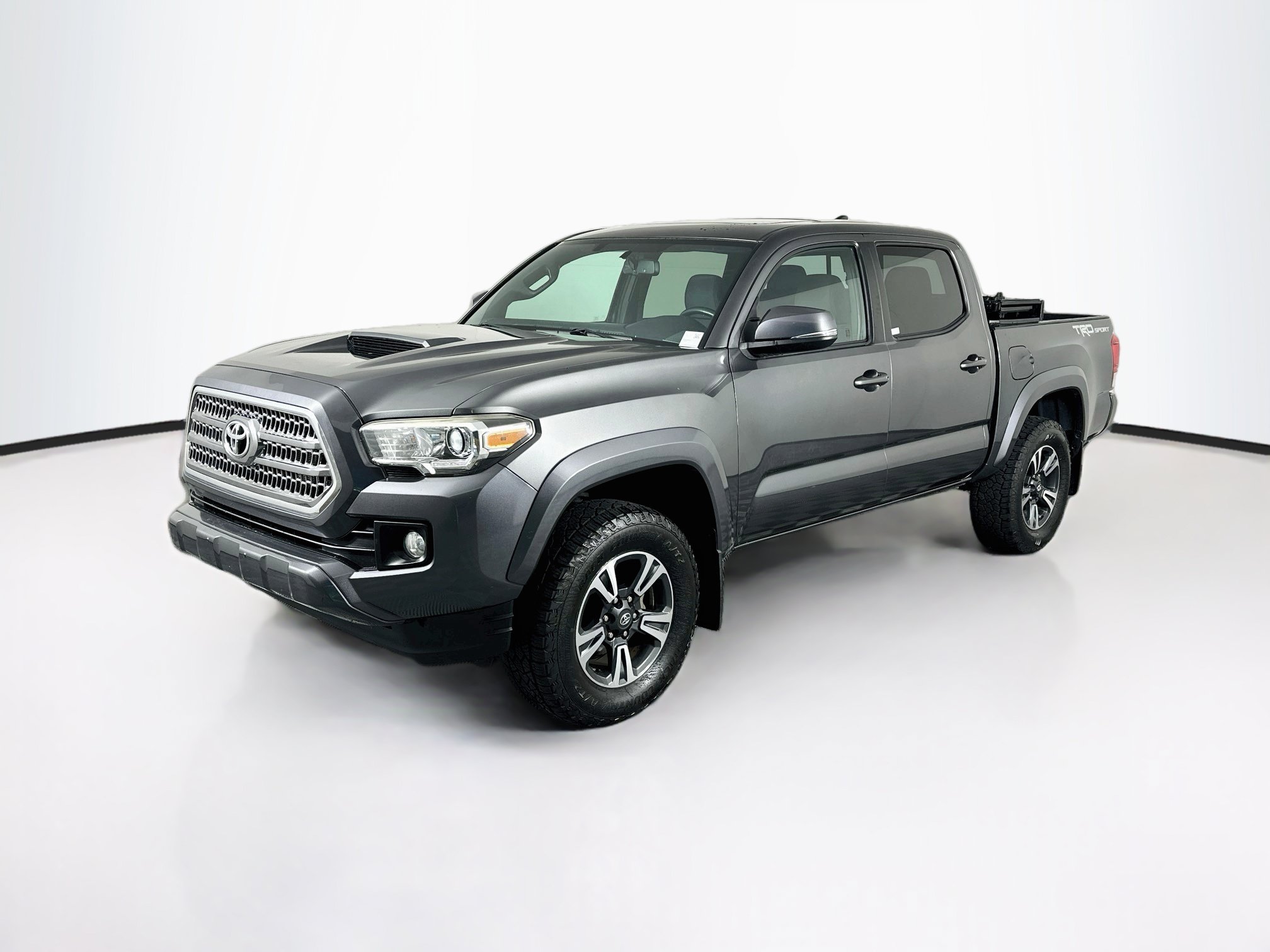 Used 2016 Toyota Tacoma TRD Sport RWD image 3
