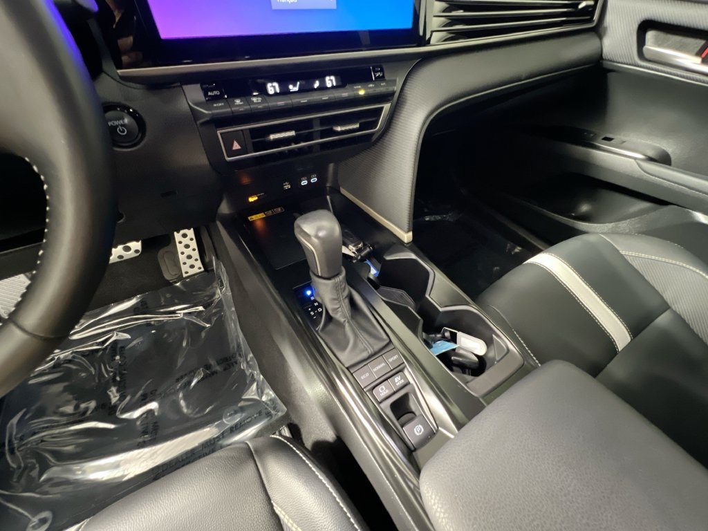 Used 2025 Toyota Camry SE w/ Multimedia Upgrade Package FWD image 22