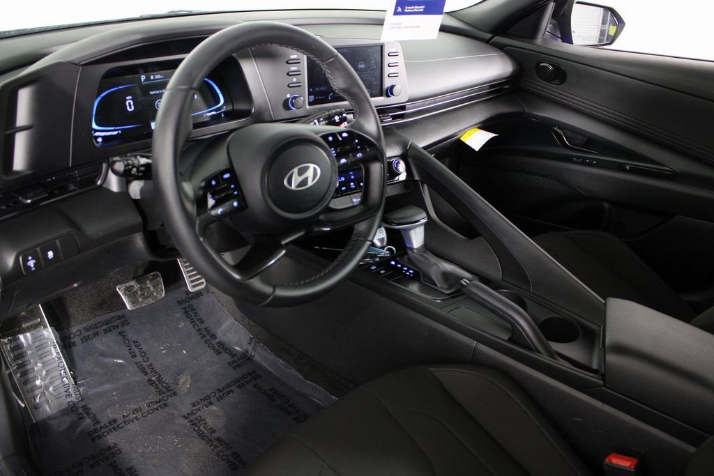 Certified 2025 Hyundai Elantra Sport image 16