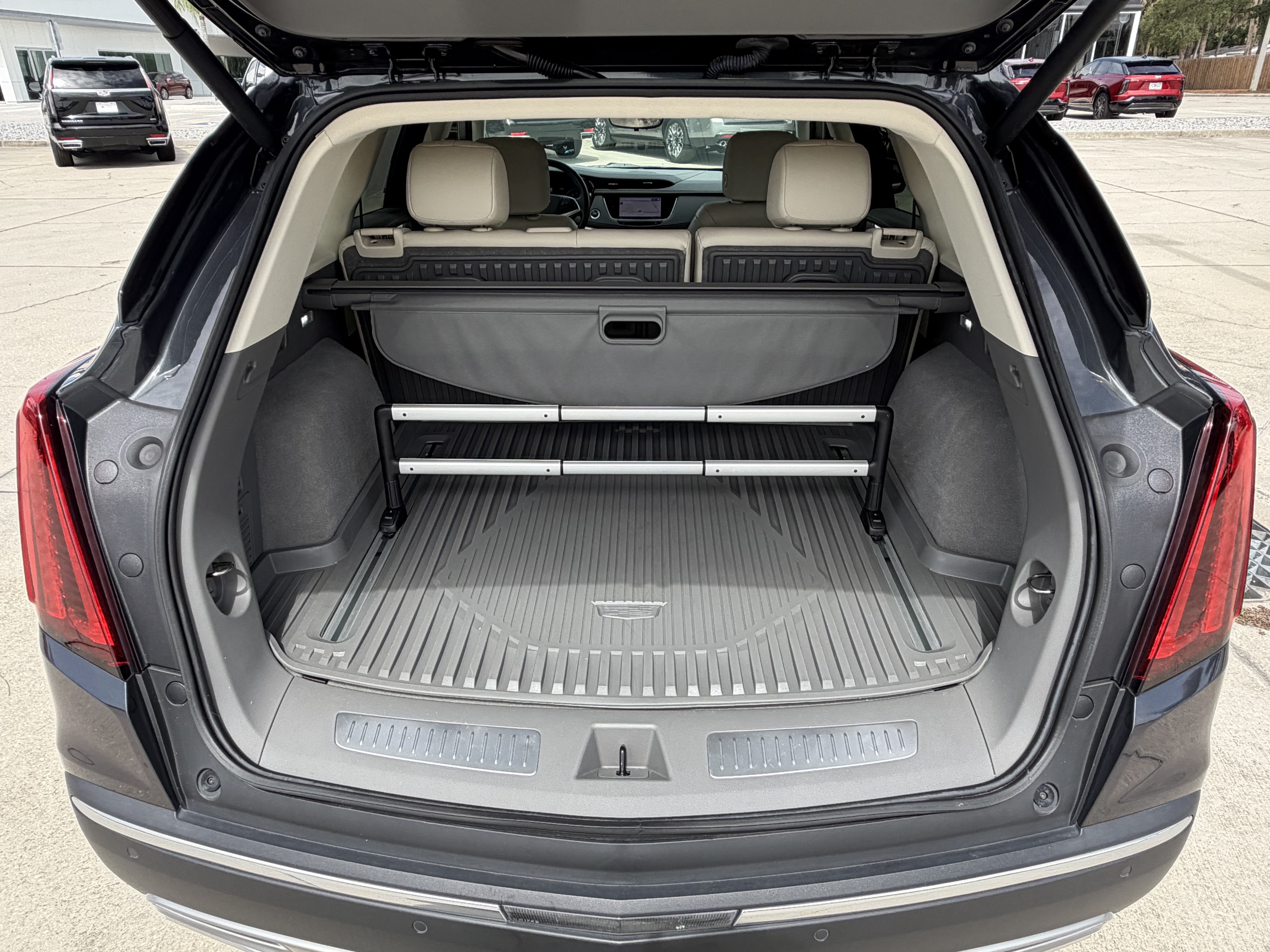 Certified 2023 Cadillac XT5 Premium Luxury w/ Technology Package FWD image 6
