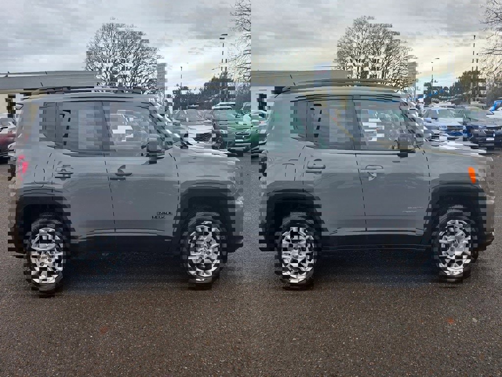 Used 2021 Jeep Renegade Latitude w/ Luxury Group I image 8