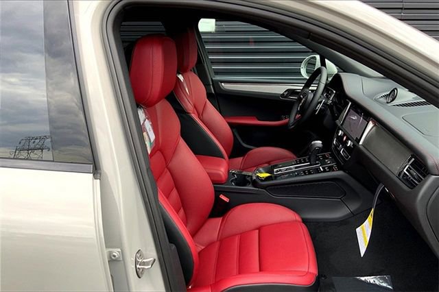 Certified 2026 Porsche Macan AWD/4WD image 25
