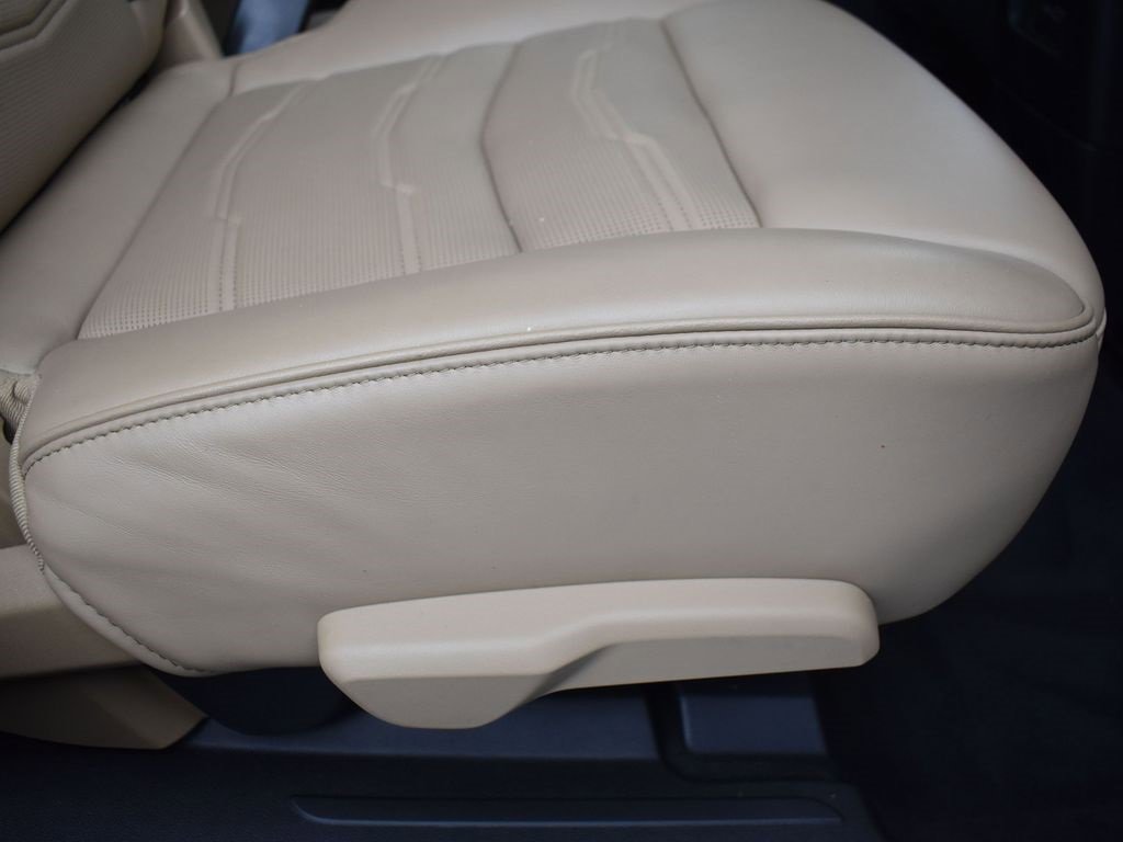 Used 2022 Cadillac XT6 Sport w/ Platinum Package image 31