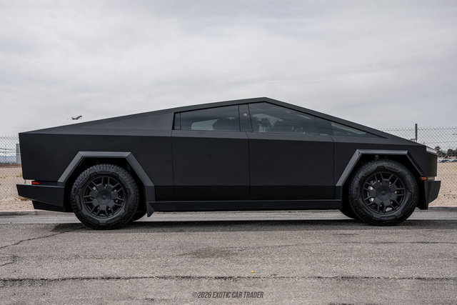 Used 2024 Tesla Cybertruck Cyberbeast AWD/4WD image 7