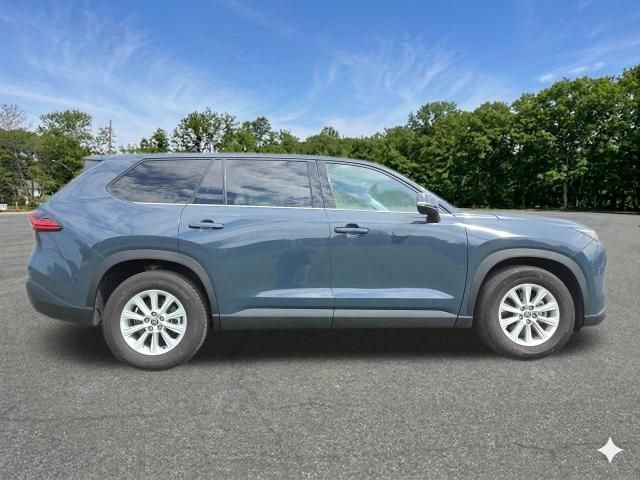 Used 2025 Toyota Grand Highlander AWD image 5