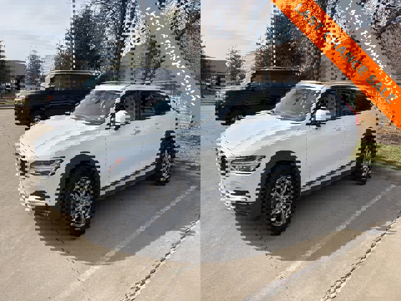 Used 2018 Volvo V90 T5 Cross Country w/ Convenience Package image 1