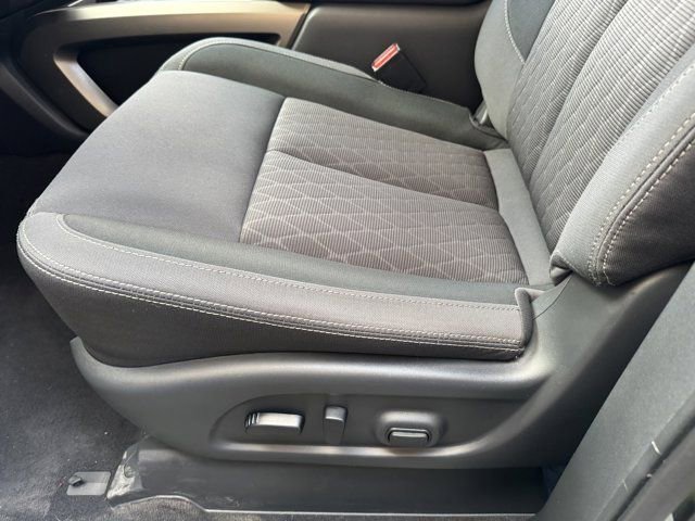 Used 2024 Nissan Titan SV w/ SV Bronze Edition Package image 36