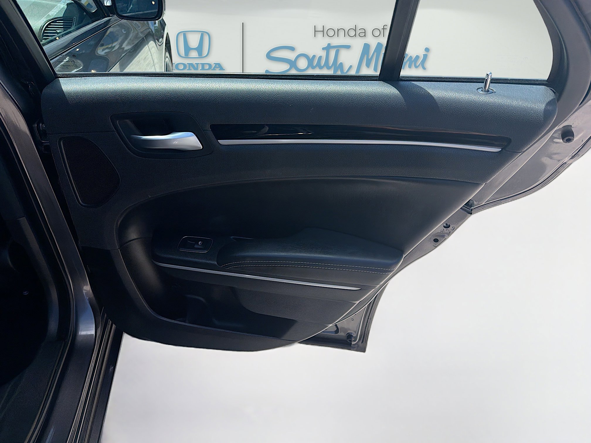 Used 2023 Chrysler 300 S image 31