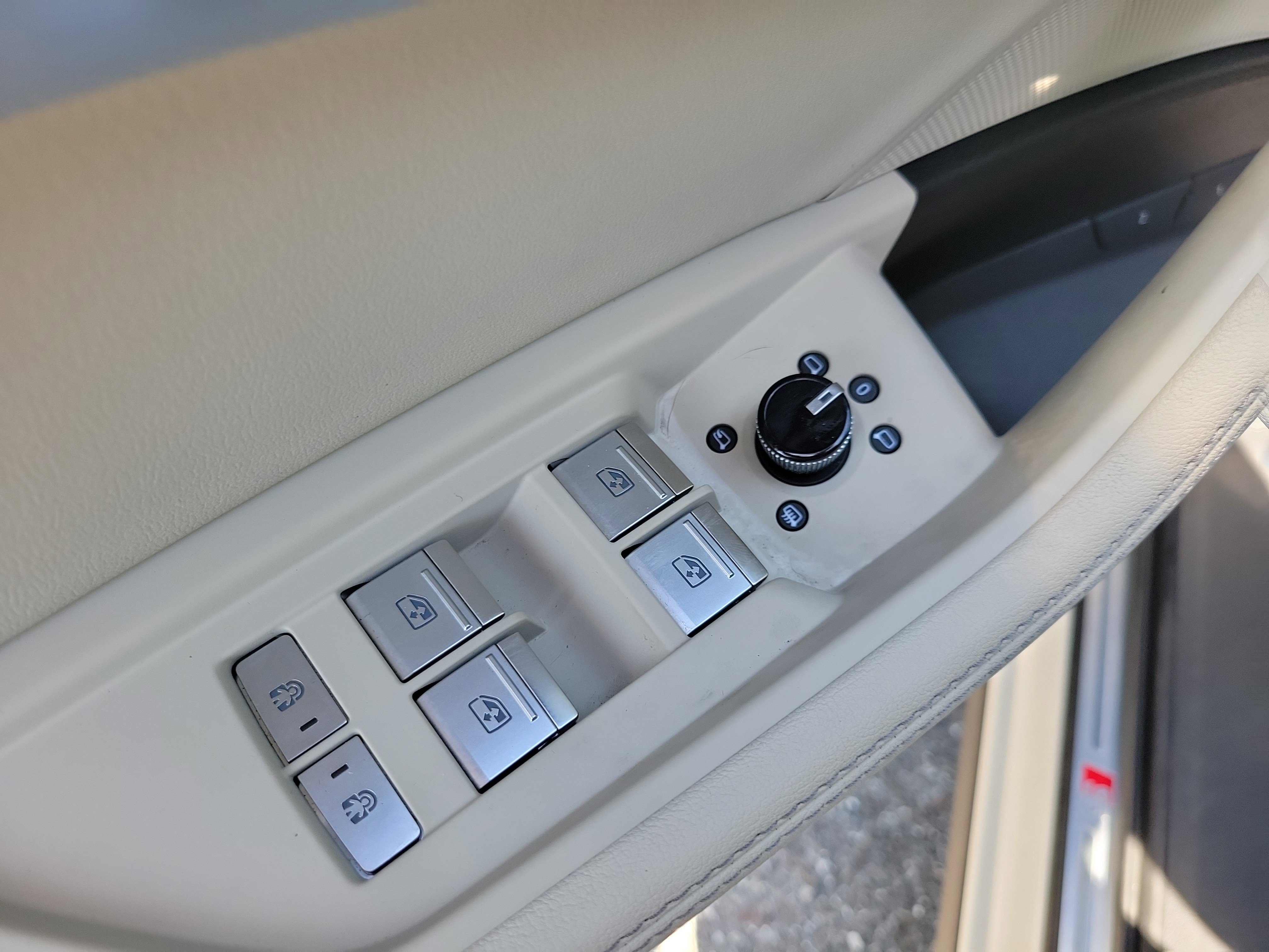 Used 2024 Audi Q8 e-tron Premium Plus w/ Premium Plus Package AWD/4WD image 17