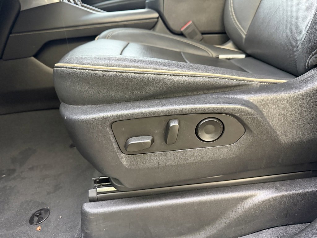 Used 2023 Chevrolet Suburban Premier image 15