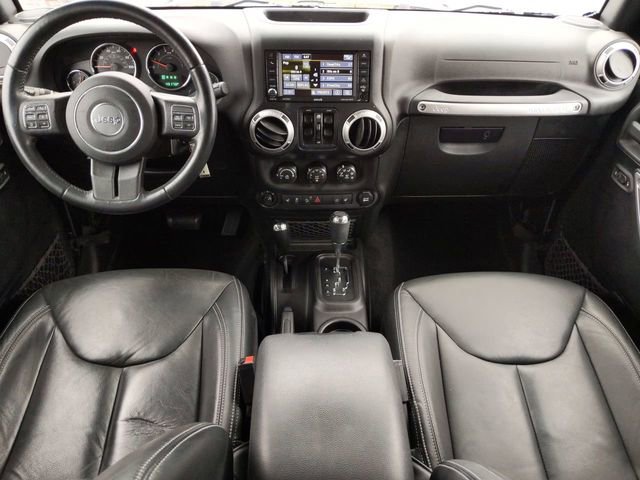 Used 2016 Jeep Wrangler Unlimited Sahara w/ Connectivity Group image 13