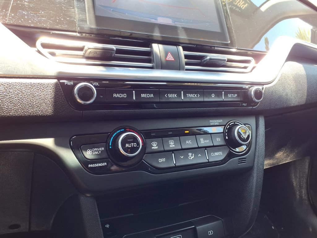 Certified 2022 Kia Niro EX FWD image 19