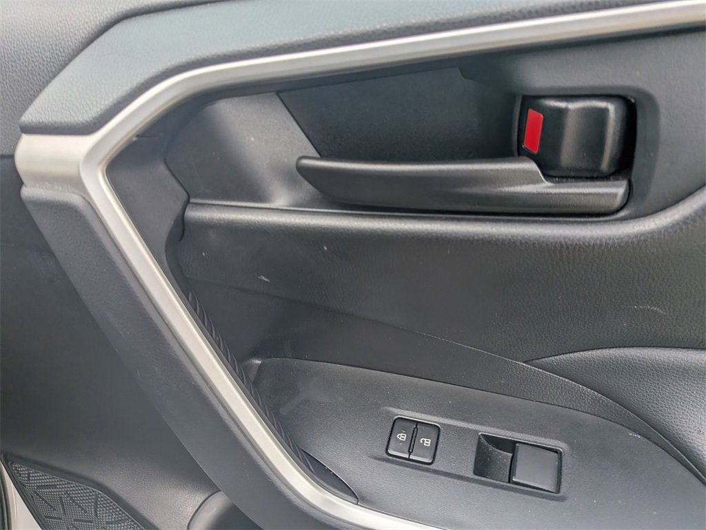 Used 2025 Toyota RAV4 LE image 33