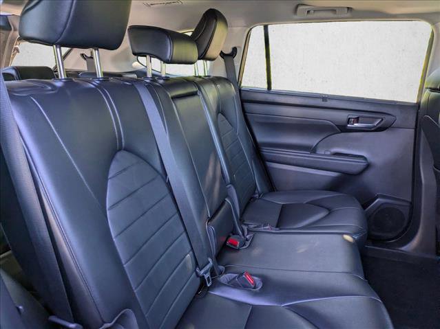 Used 2023 Toyota Highlander XLE image 19