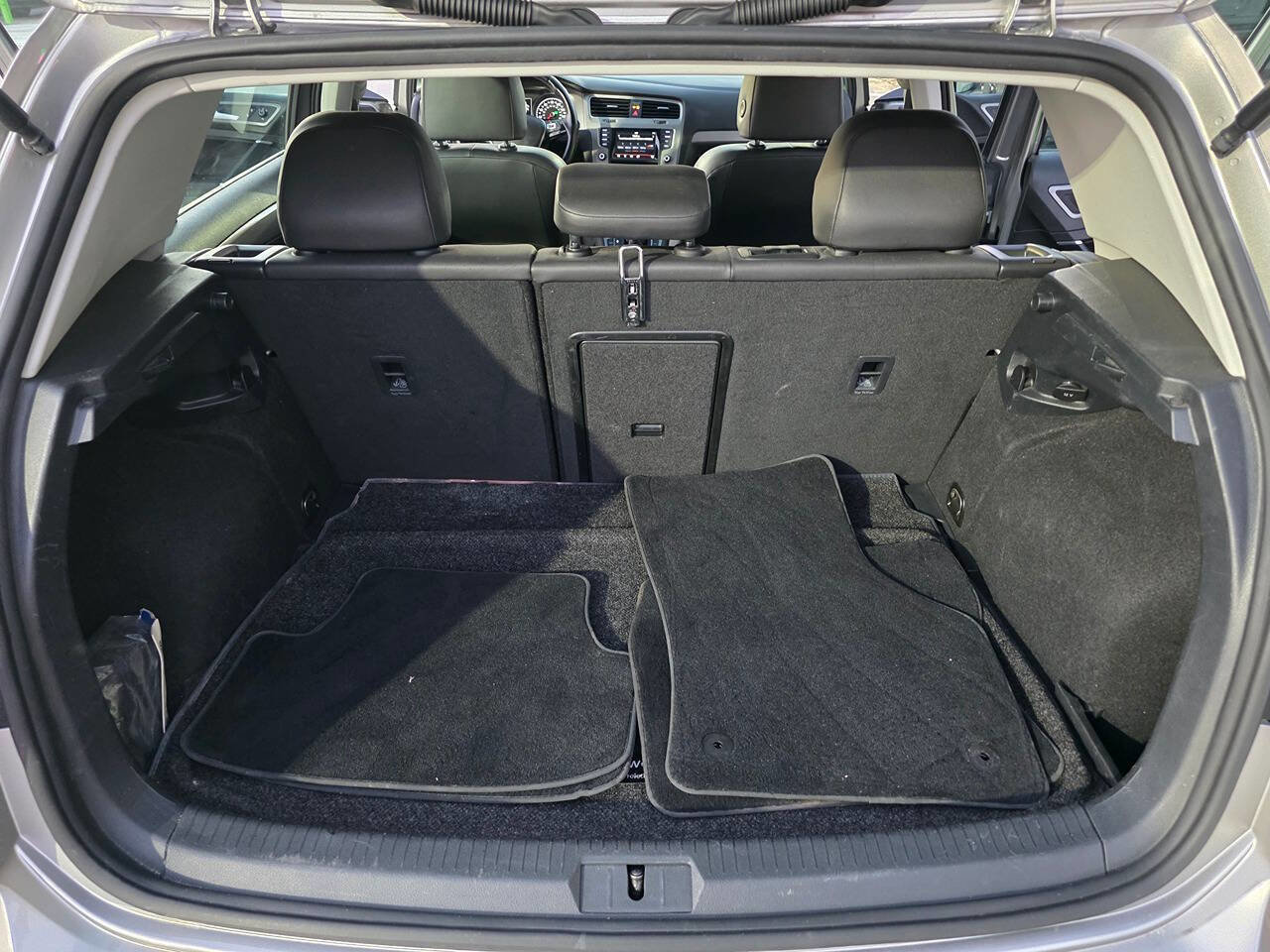 Used 2015 Volkswagen Golf S image 46