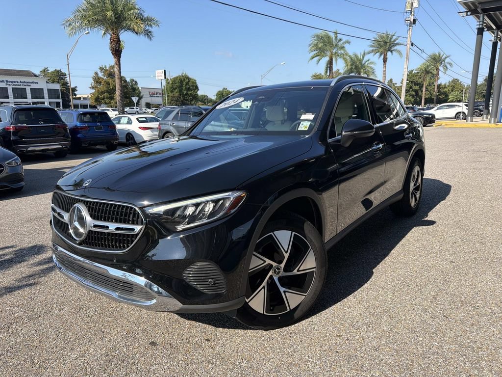 Used 2024 Mercedes-Benz GLC 300 4MATIC image 3