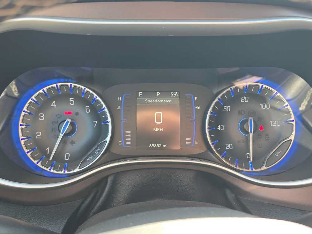 Used 2022 Chrysler Voyager LX FWD image 14