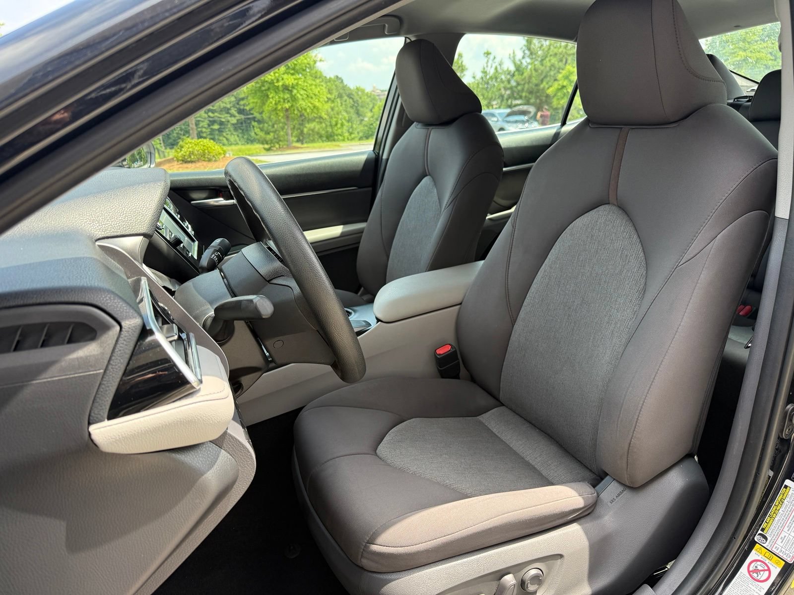 Used 2018 Toyota Camry LE FWD image 35