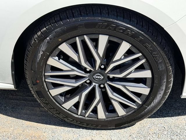 Used 2024 Nissan Altima 2.5 SV FWD image 9