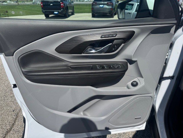 Used 2024 GMC Terrain SLT w/ Infotainment Package II image 11