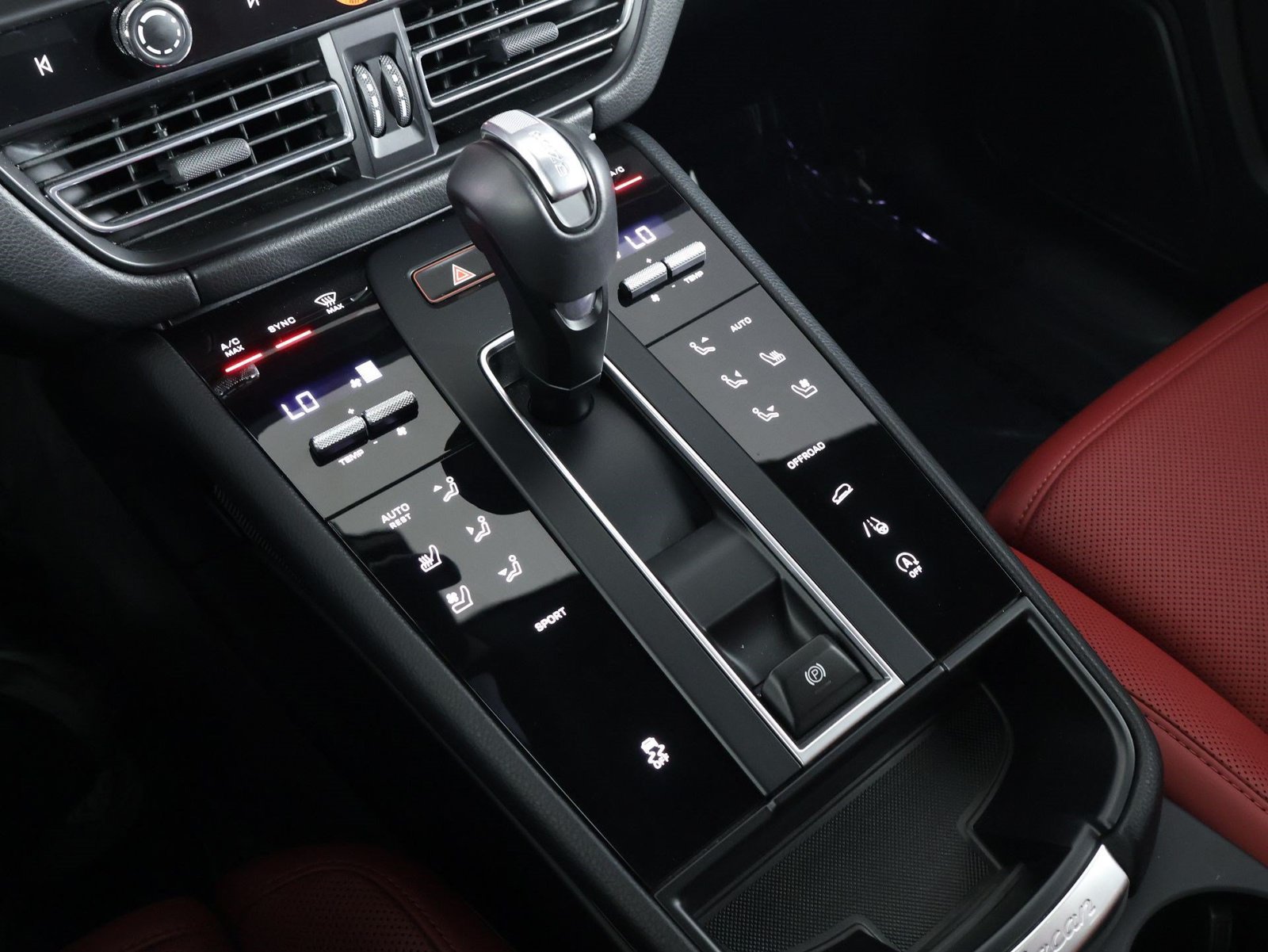 Certified 2026 Porsche Macan AWD/4WD image 18