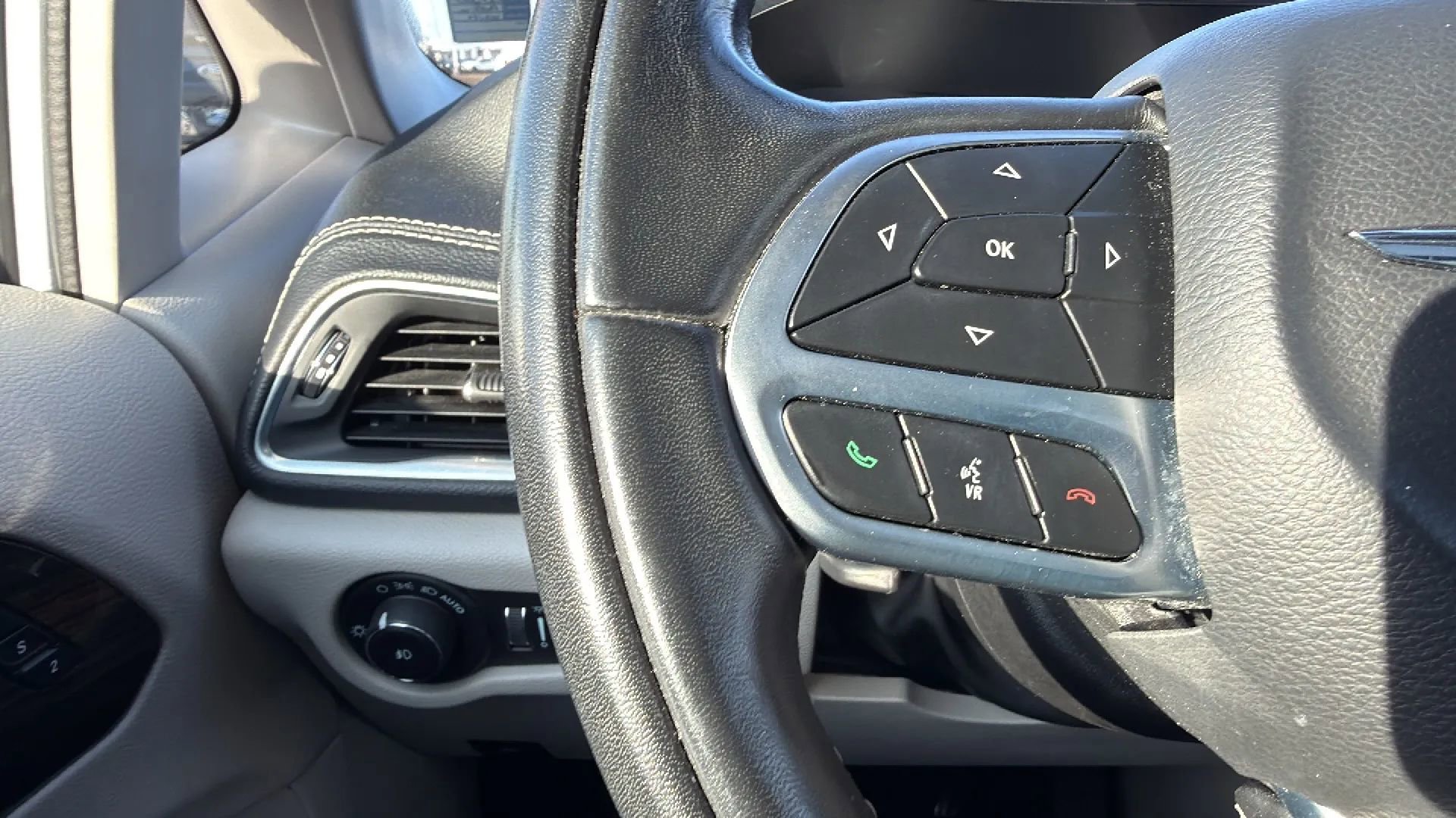 Used 2022 Chrysler Pacifica Limited image 91