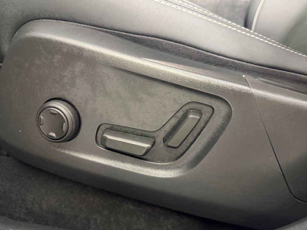 Used 2023 Volvo C40 P8 Recharge Ultimate image 23