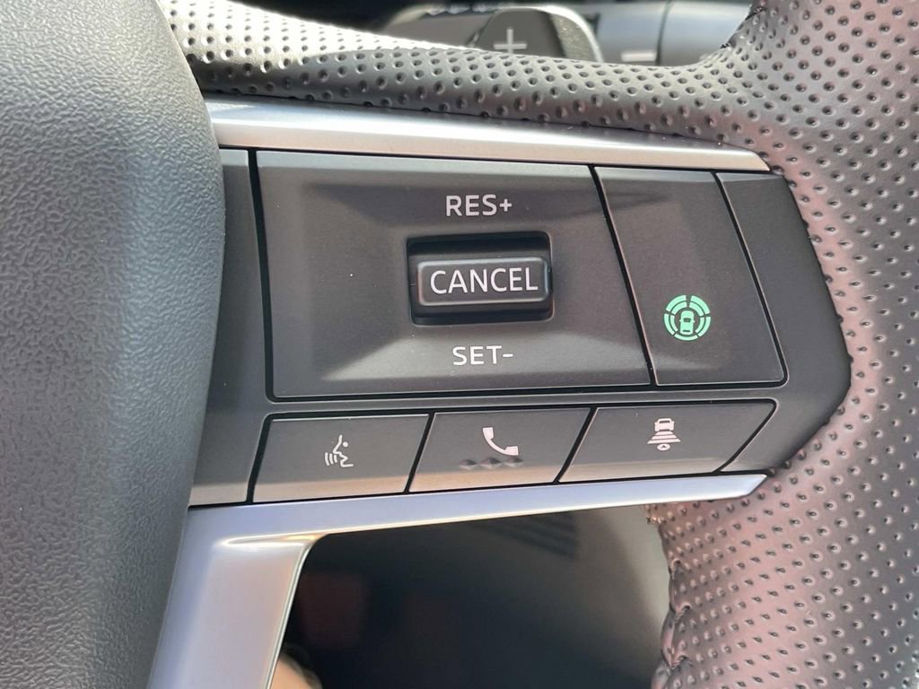 New 2025 Mitsubishi Outlander SE image 32