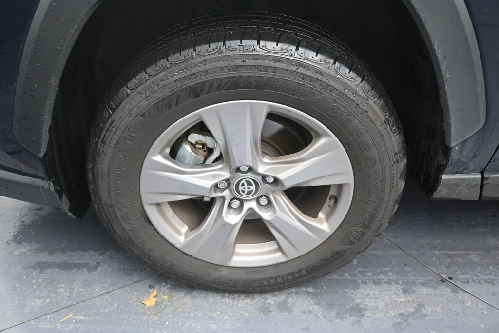 Used 2025 Toyota RAV4 XLE AWD/4WD image 9