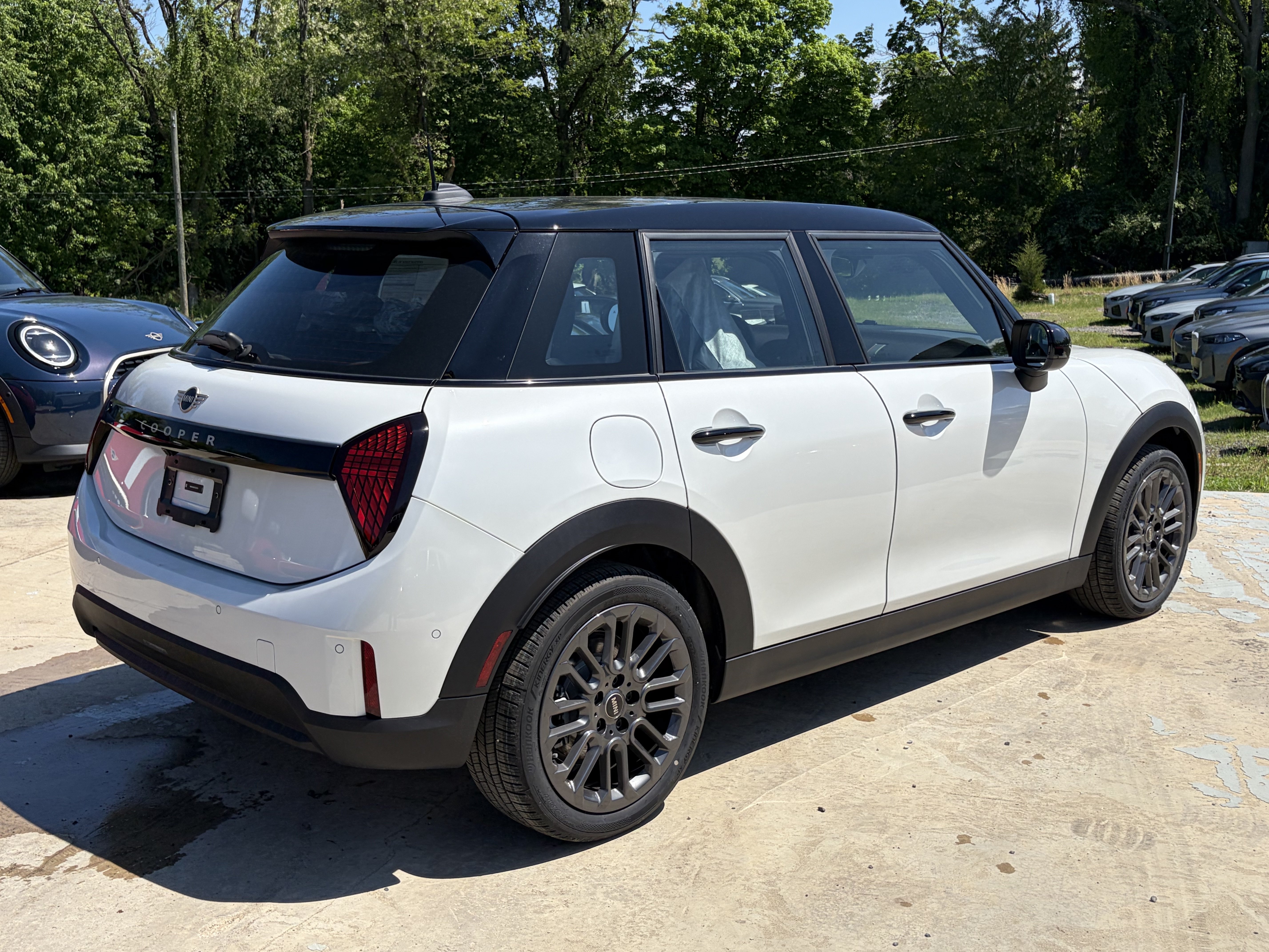 Used 2026 MINI Cooper 4-Door Hardtop FWD image 5