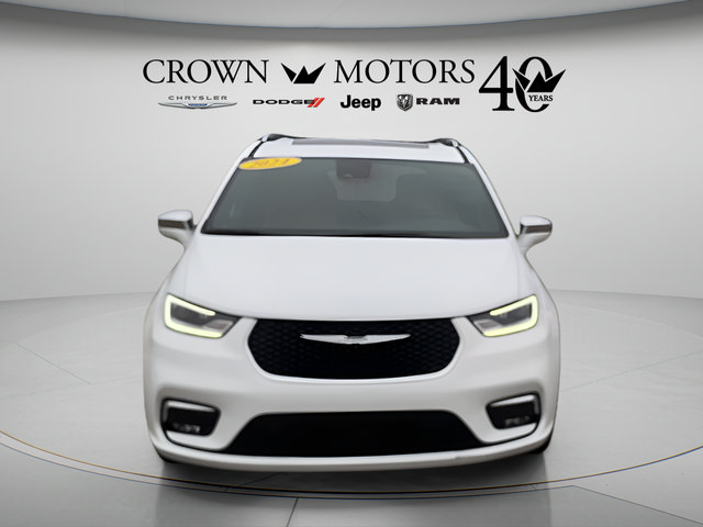 Used 2024 Chrysler Pacifica Pinnacle FWD image 2