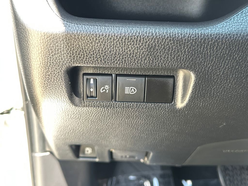 Used 2024 Toyota RAV4 LE AWD/4WD image 32