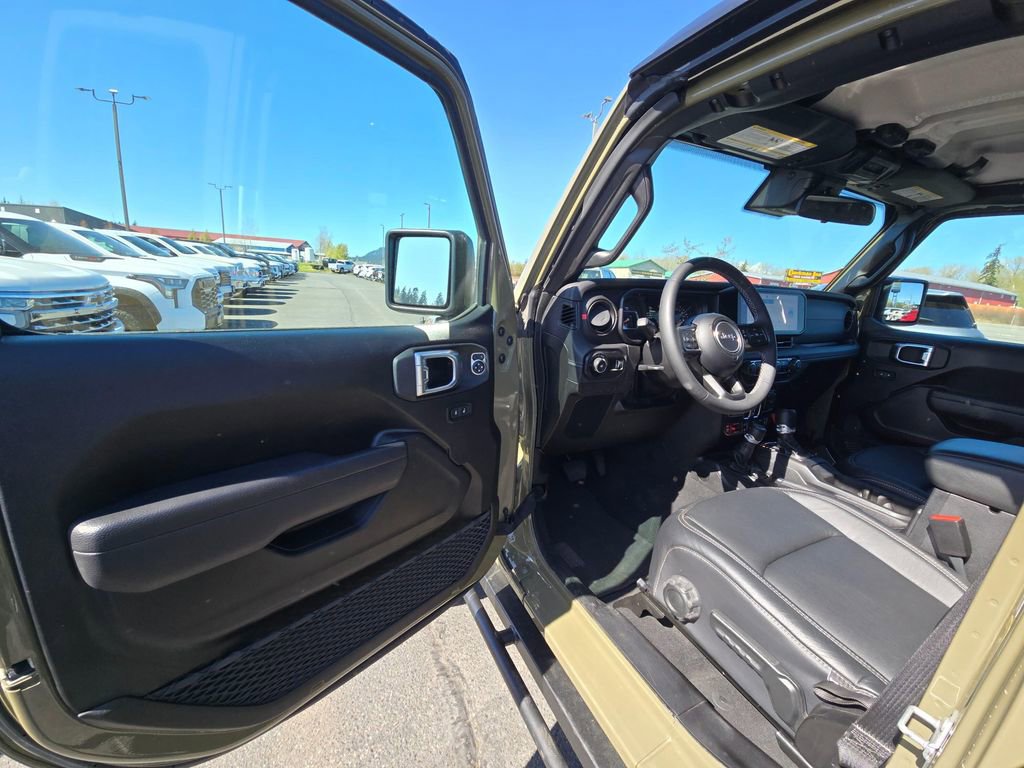 Used 2025 Jeep Wrangler Unlimited Rubicon image 15