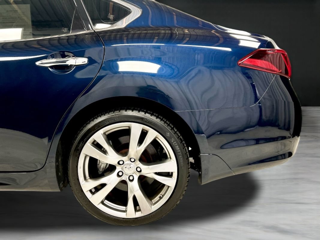 Used 2018 INFINITI Q70 Luxe w/ Sport Package AWD/4WD image 13