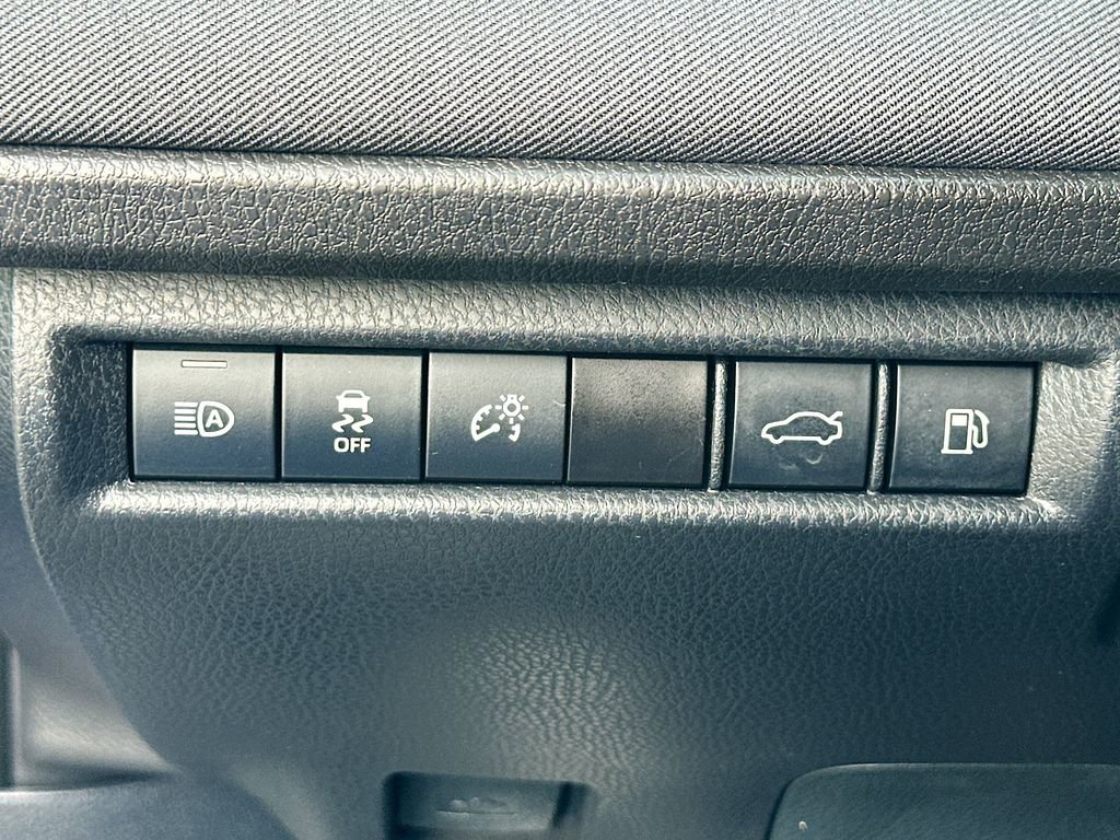 Used 2025 Toyota Camry LE image 11