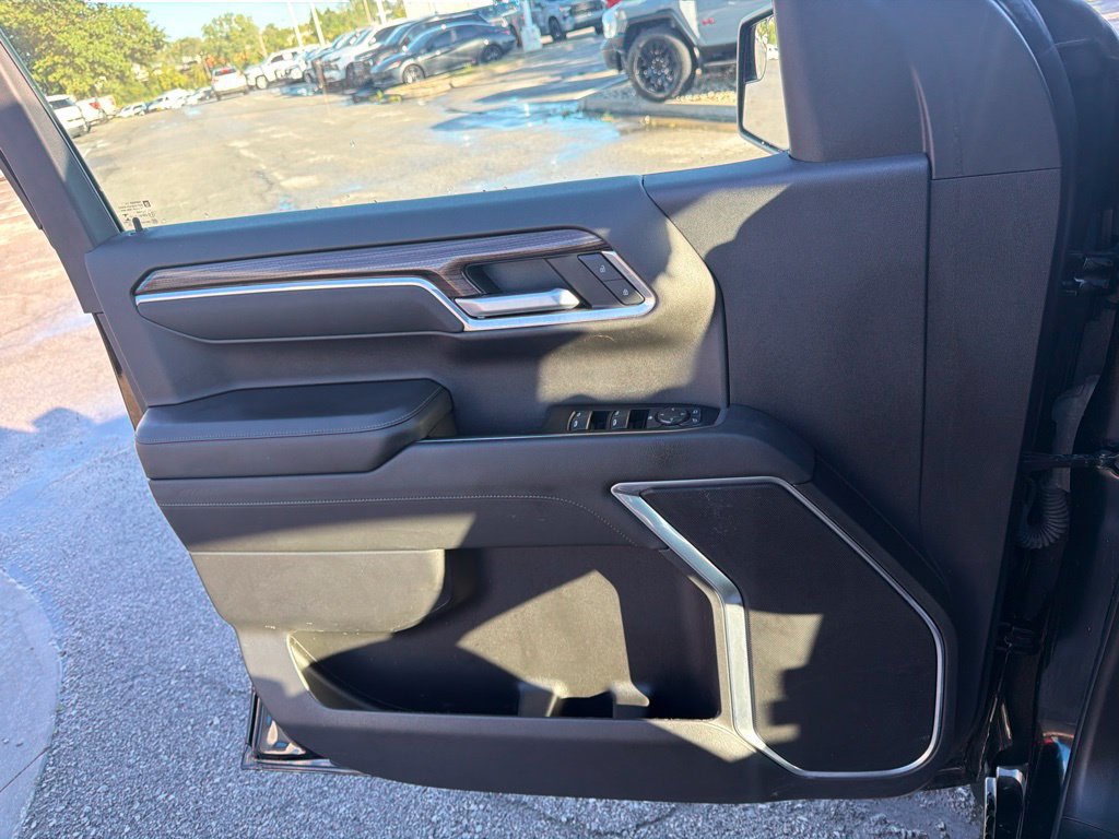 Used 2022 Chevrolet Silverado 1500 LT AWD/4WD image 30