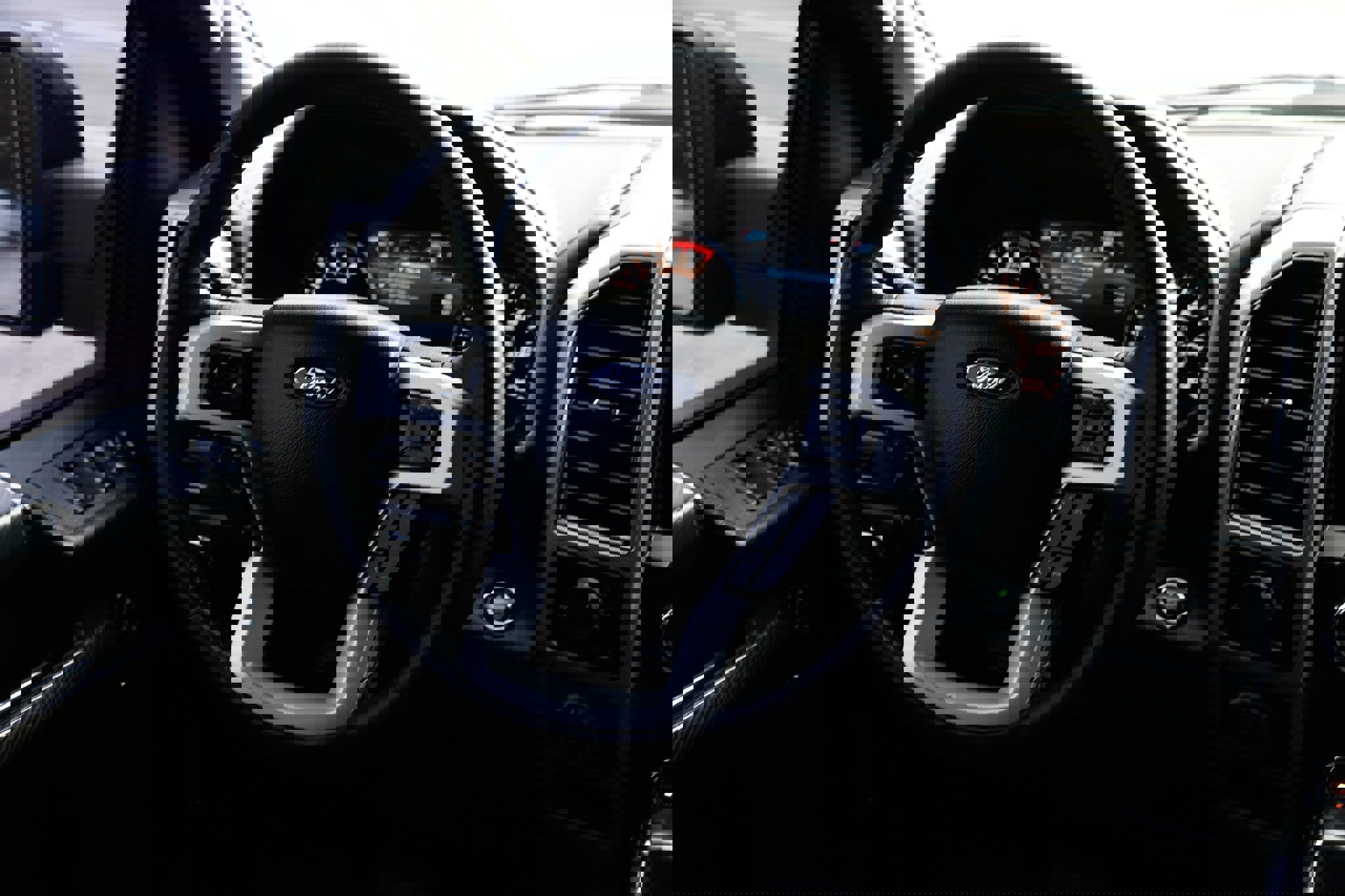 Used 2019 Ford F150 Lariat image 32