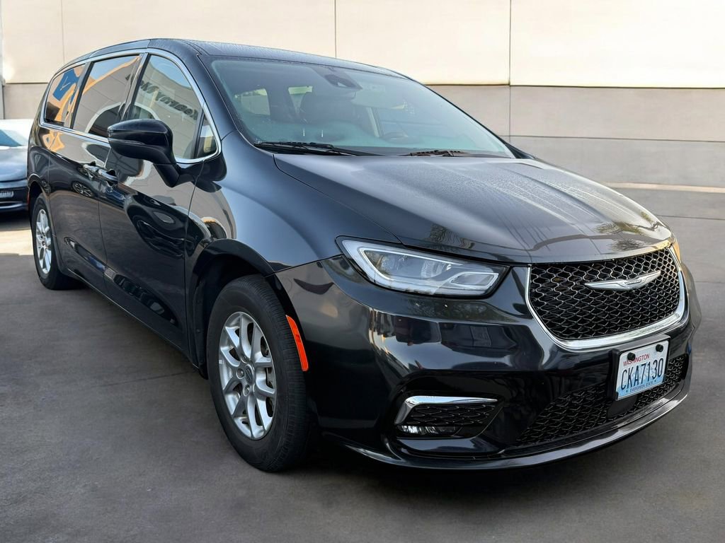Used 2023 Chrysler Pacifica Touring-L image 20