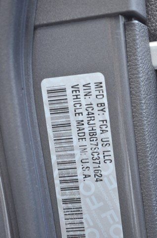 New 2025 Jeep Grand Cherokee Limited w/ Black Appearance Package image 10