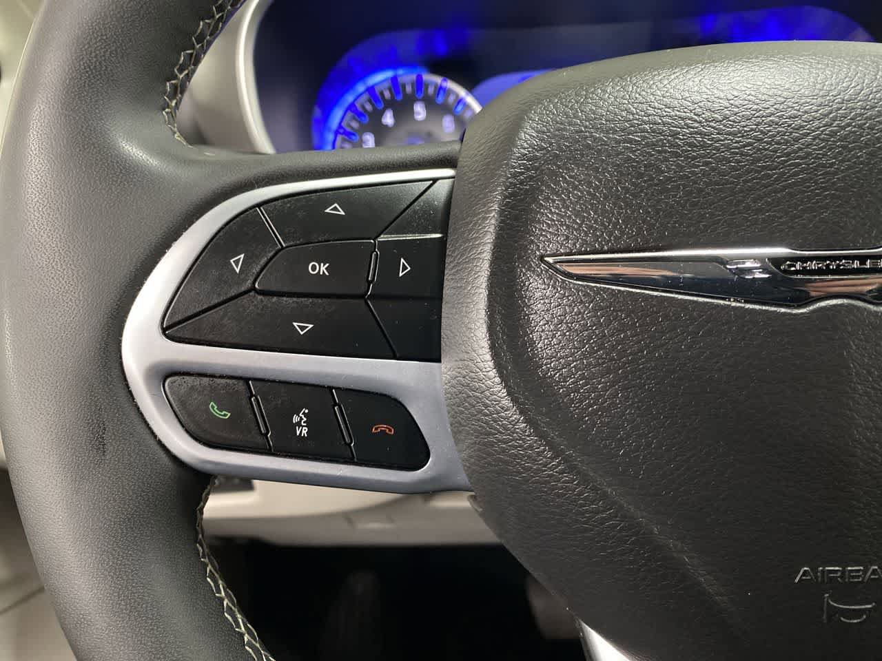 Used 2024 Chrysler Pacifica Touring-L FWD image 21
