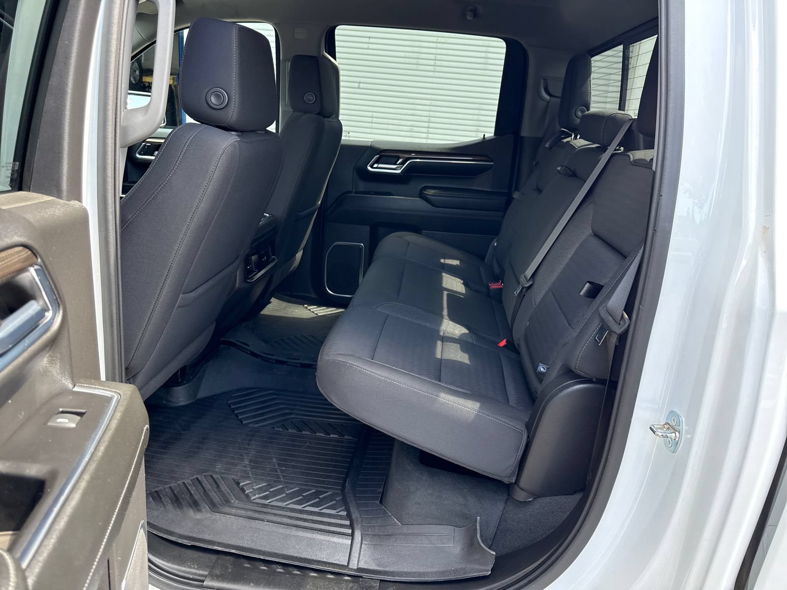 Used 2023 Chevrolet Silverado 1500 LT AWD/4WD image 25