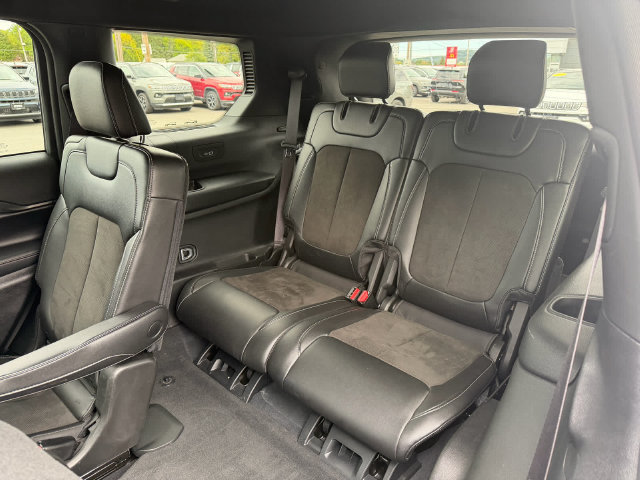 Used 2023 Jeep Grand Cherokee L Laredo AWD/4WD image 11