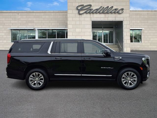 Used 2022 GMC Yukon XL Denali AWD/4WD image 9