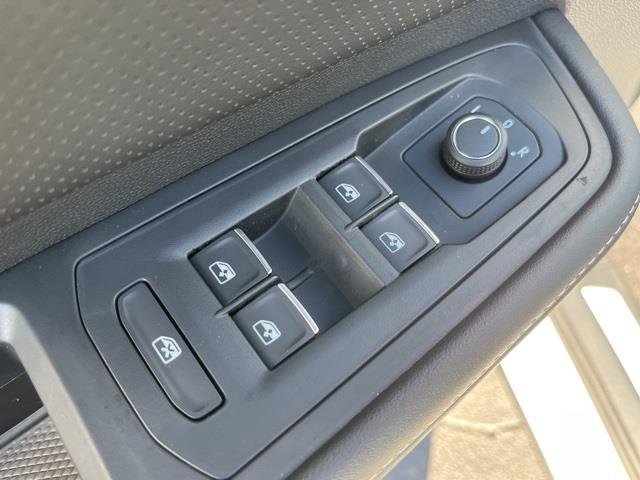 Used 2025 Volkswagen Atlas SE w/ Panoramic Sunroof Package image 17